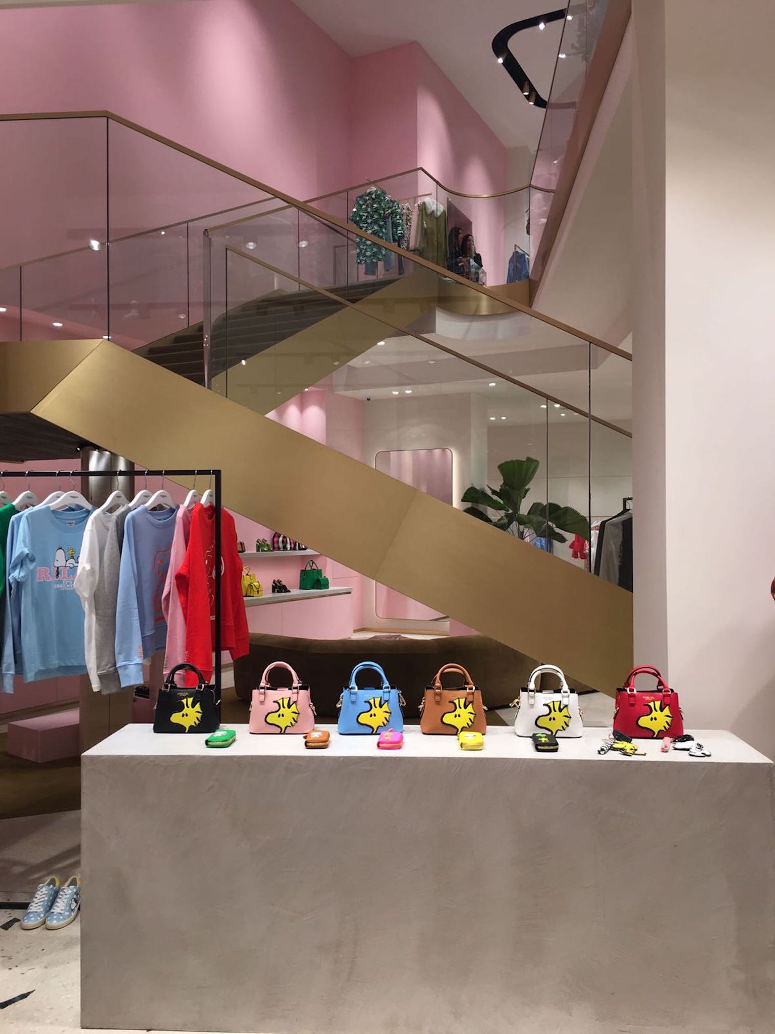 haat verwennen Consumeren Essentiel opens huge women's shop in Antwerp - WOWwatchers