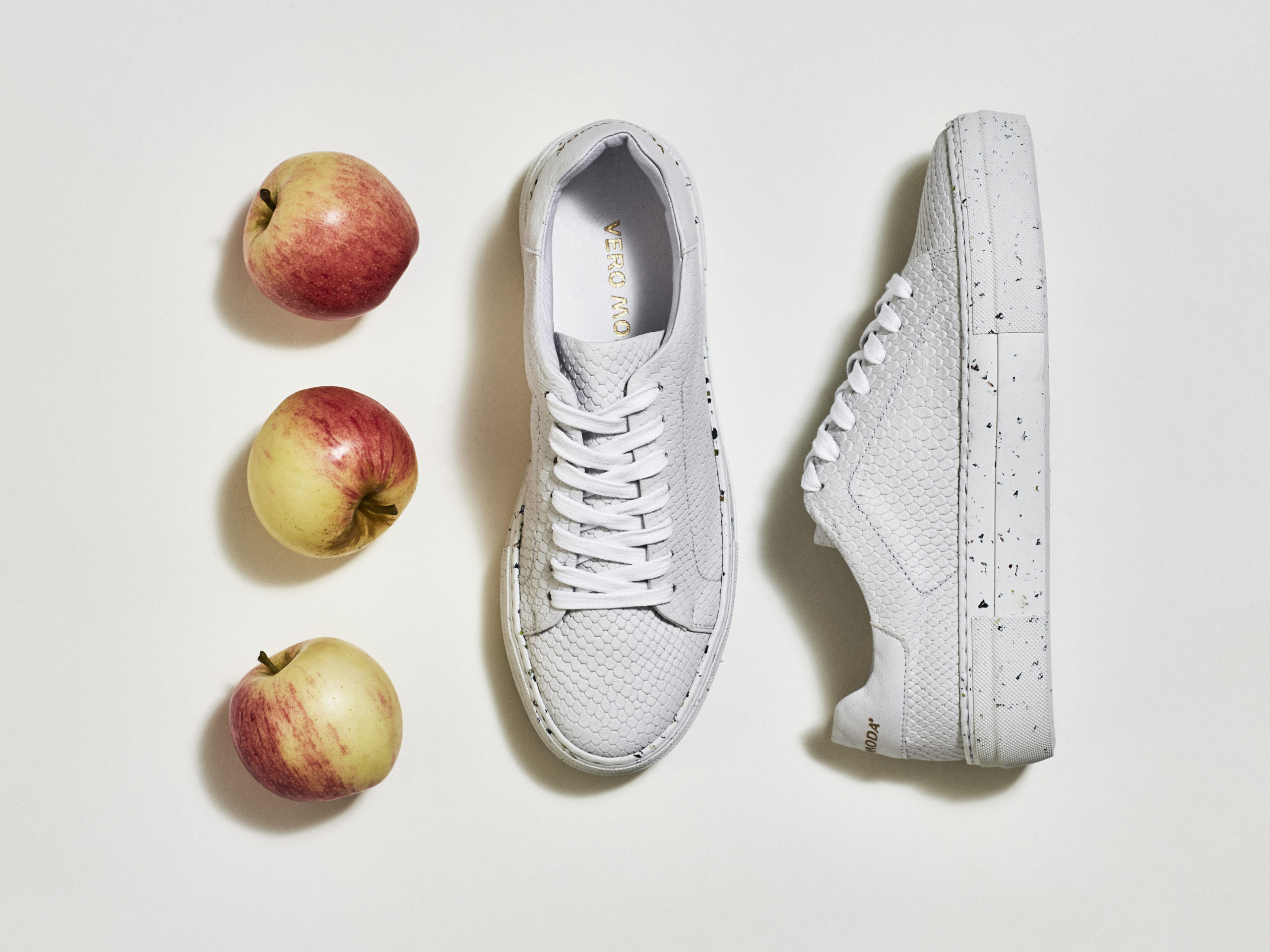 indre Kærlig tendens VERO MODA and JACK & JONES: sneakers made with apple waste - WOWwatchers